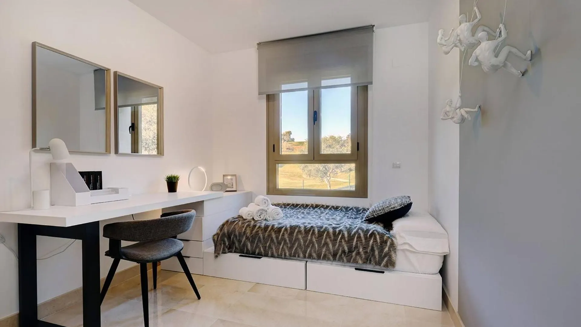007 Modern 3 Bed Frontline Golf Townhouse In La Cala Golf Resort With Mountain Views マラガ スペイン